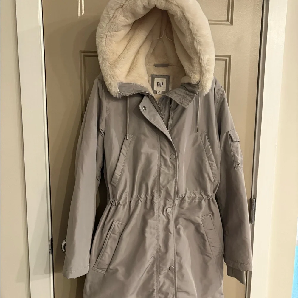 GAP Women's Parka with Faux Fur Collar - Picture 4 of 11